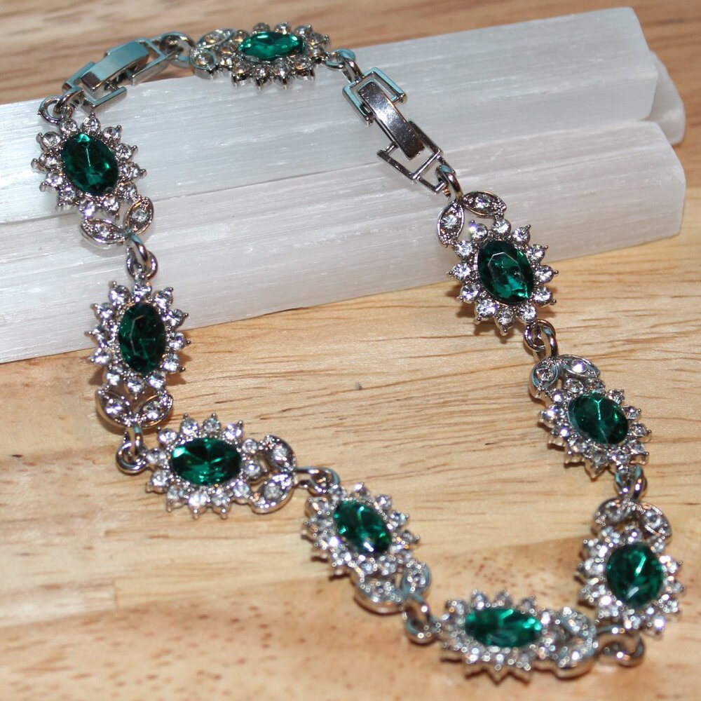 Womens Emerald Colored Stones & Silver Tone Flower Bracelet